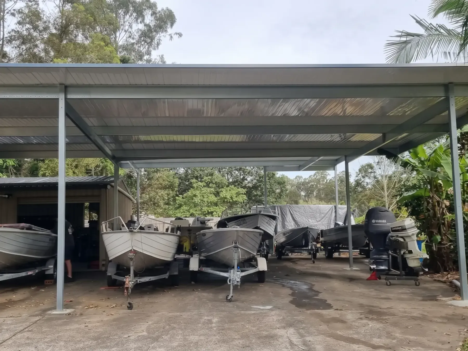 Long-span carport over several boats on trailers