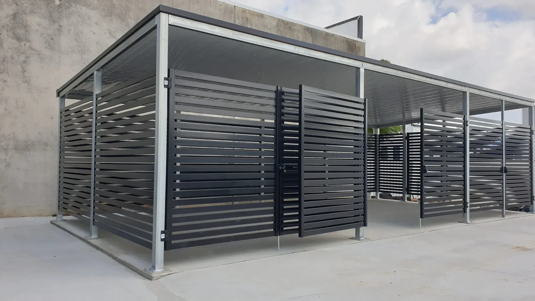 Slatted steel bin enclosure